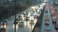 Maltepe D-100 Karayolu'nda yağmur trafiği