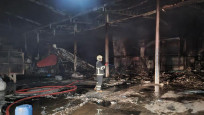Adana'daki geri dönüşüm fabrikasında yangın çıktı