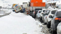 İnegöl-Domaniç kara yolunda yoğun kar: Trafiğe kapatıldı