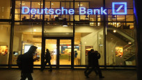 Deutsche Bank hisselerinde düşüş sürüyor