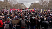 Paris'te hükümetin göç yasa tasarısı protesto edildi