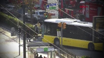 İstanbul'da İETT otobüsü tramvaya vurdu!