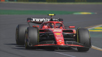 F1 Avustralya Grand Prix'sinin kazananı Carlos Sainz