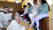 Paskalya Yortusu ritüelleri: Papa, ayak yıkadı ve öptü
