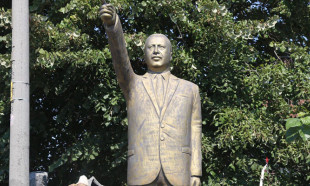 Cumhurbaşkanı Erdoğan'ın heykeli dikildi 