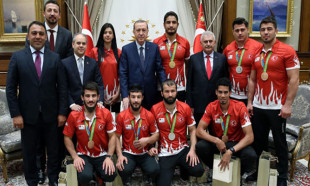 Cumhurbaşkanı Erdoğan, olimpiyat madalyalı sporcuları kabul etti 