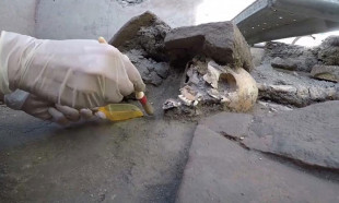  Pompeii antik kentinde bir odaya sığınan 5 kişinin iskeleti bulundu