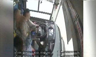 Çin’de otobüs yolcusu ve direksiyondaki şoförün kavgası, 13 can aldı