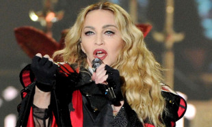 Madonna'dan bireysel silahlanmayı eleştiren video