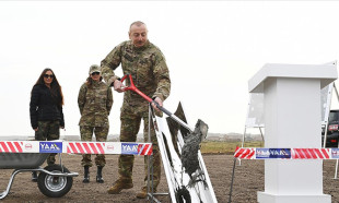 Aliyev, işgalden kurtarılan Fuzuli'de yeni havalimanının temelini attı 