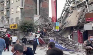 Malatya'da İnönü caddesinde 3 katlı bina çöktü