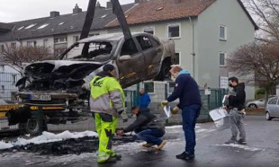 Almanya'da cami otoparkındaki araç kundaklandı