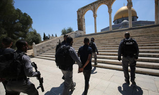  İsrail polisi Mescid-i Aksa’da Filistinlilere müdahale etti 