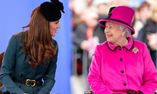 Kraliçe, Kate Middleton'ı geleceğin kraliçesi olarak görüyor