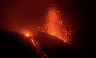 Cumbre Vieja Yanardağı lav püskürtmeye devam ediyor