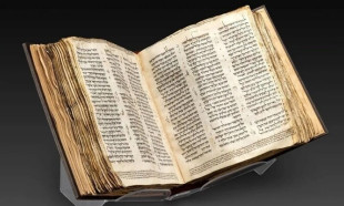 Dünyanın en eski İbranice İncil'i milyonlarca dolara satıldı