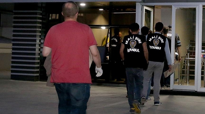 İzmir'de 121 imama gözaltı