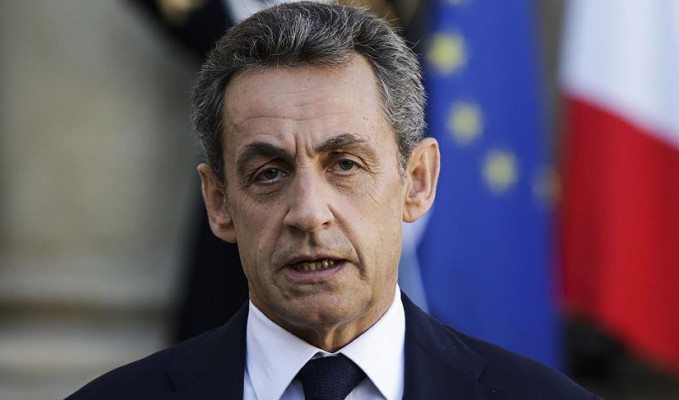 Sarkozy adaylık yarışından çekildi