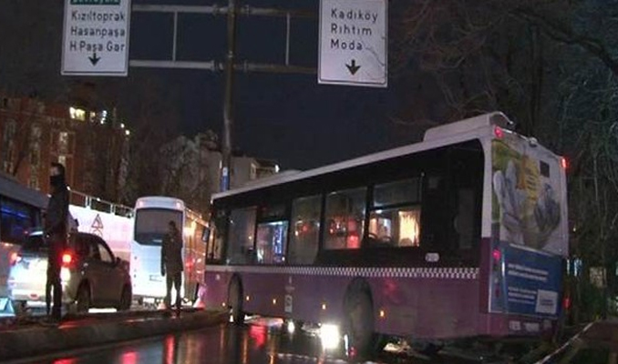 Kadıköy'de İETT otobüsü kaza yaptı: 5 yaralı