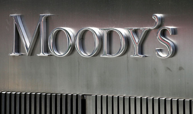 Moody's Hong Kong'un notunu düşürdü