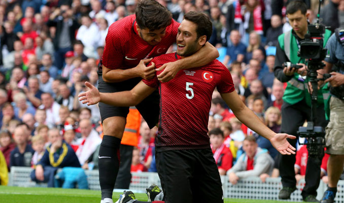 Hakan Çalhanoğlu: Çok mutluyum, tarihe geçtim
