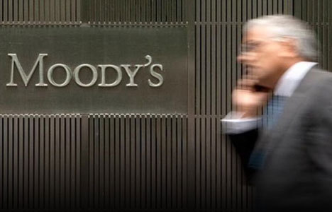 Moody's İngiltere'nin notunu negatife çekti