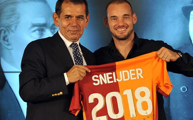 Özbek'ten Sneijder'e olay sözler!
