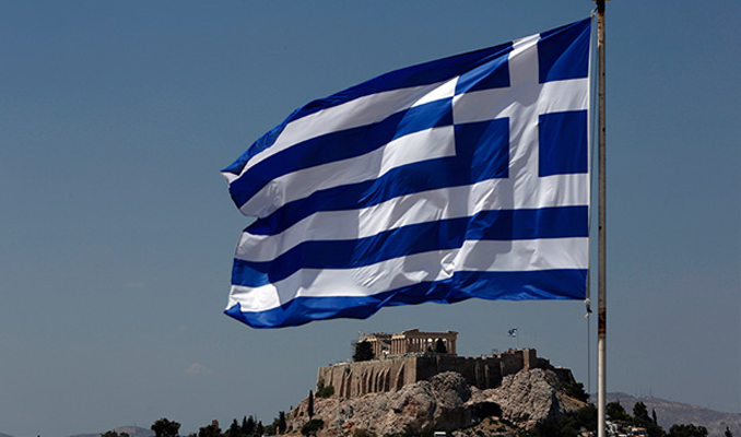Yunanistan'da yeni kemer sıkma önlemlerine onay