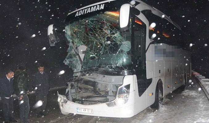 Sivas'ta yolcu otobüsü kaza yaptı
