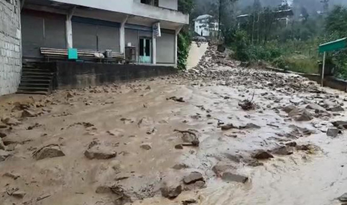 Rize'de şiddetli yağış: 20 ev boşaltıldı