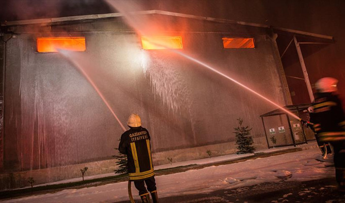 Gaziantep'te tekstil fabrikasında büyük yangın