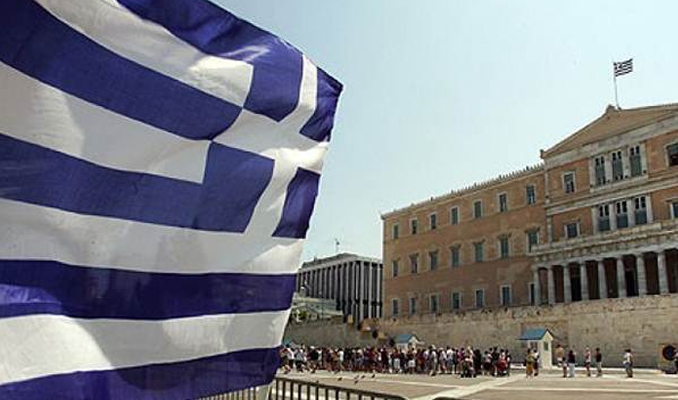 Yunanistan'da ekonomi daraldı