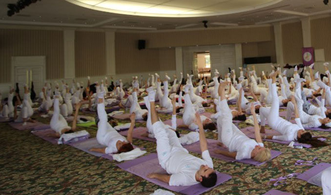Yoga Festivali’nde renkli ‘barış’ görüntüleri