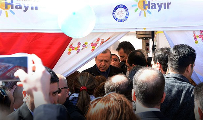 Cumhurbaşkanı Erdoğan'dan 'hayır' çadırına sürpriz ziyaret