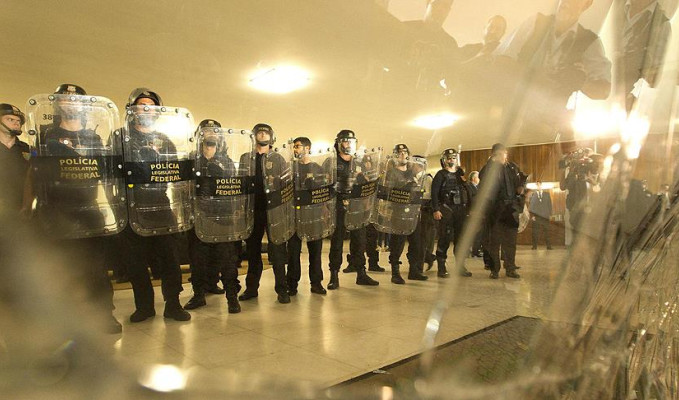Brezilya'da polisler arasında arbede