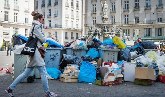 Fransa'da 500 bin ton çöp birikti