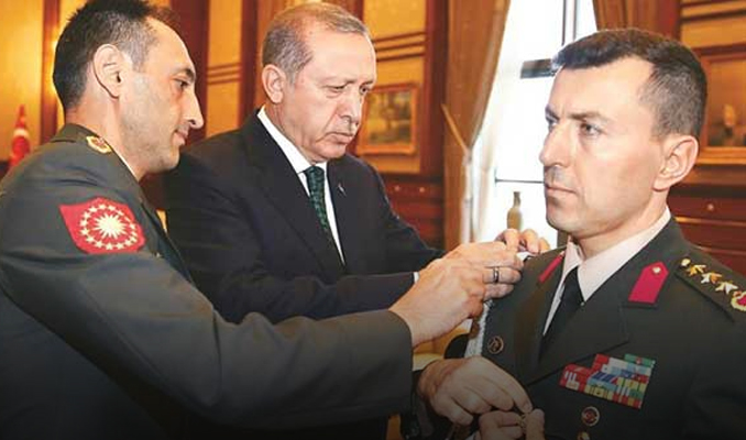 Erdoğan'ın eski başyaveri KHK ile ihraç edildi