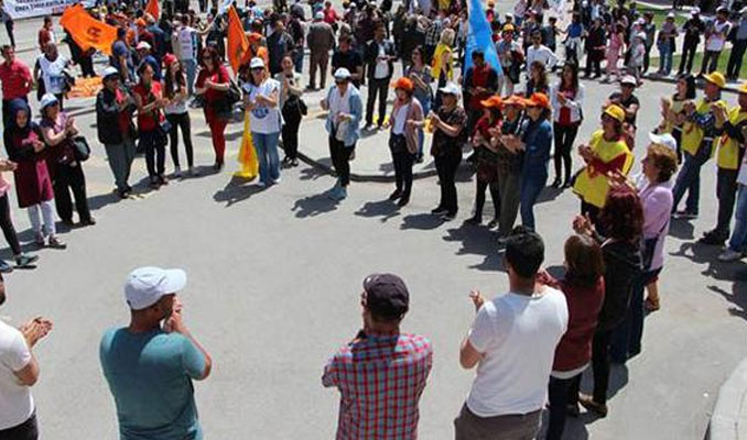 Sivas'ta 300 kişi 1 Mayıs'ı kutladı