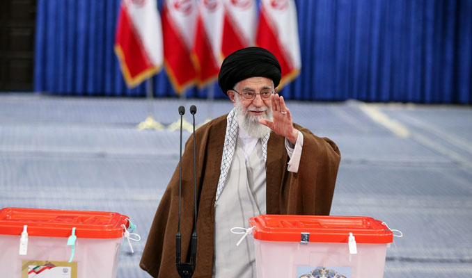 İran'da cumhurbaşkanlığı seçimi başladı