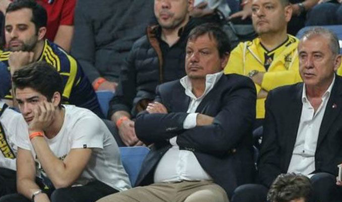 Ergin Ataman finali Fenerbahçe tribününde izledi