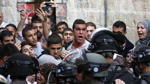 İsrail'de Mescid-i Aksa gerilimi polis saldırdı çok sayıda yaralı var