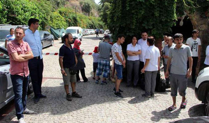 Tatilciler 'İslami Otel'in kapısında kaldı