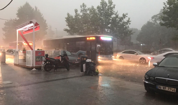 İstanbul'da sağanak sonrası birçok yeri su bastı