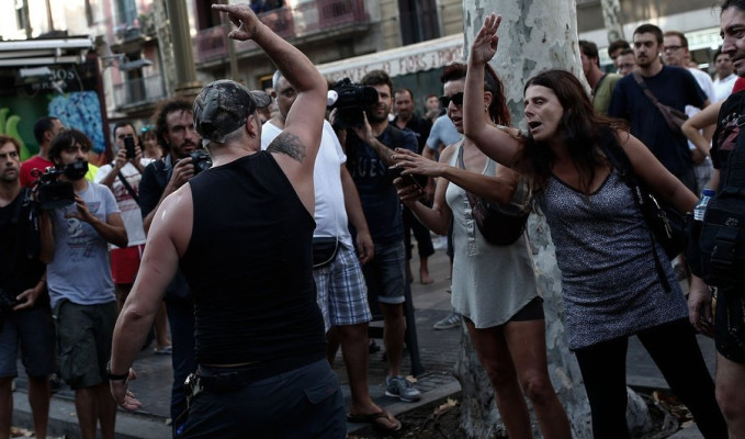 Katalan solcular İslam karşıtı gösteriyi engelledi