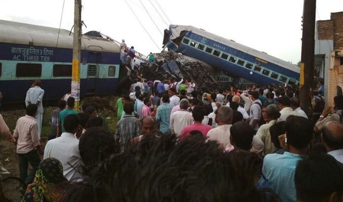 Tren raydan çıktı: 20 ölü, 150 yaralı