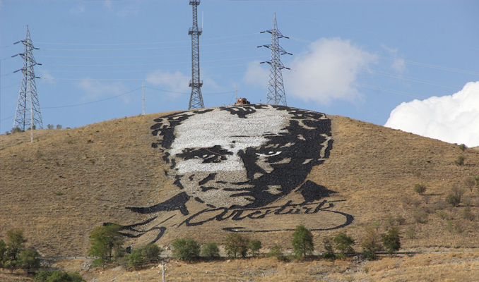 Uzaydan görülen dev Atatürk portresi yenileniyor