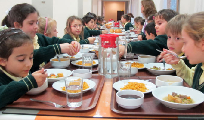 Özel okullar öğrenciye yemekten de kâr ediyor