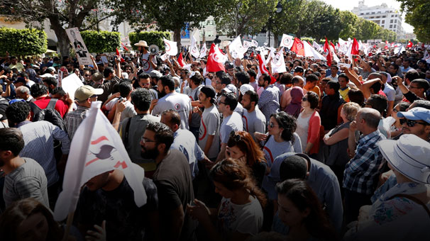 Tunus'ta hayat pahalılığı protesto ediliyor