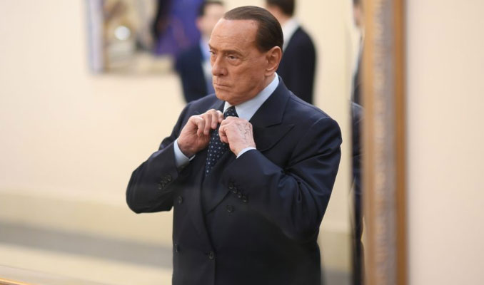 Berlusconi'ye kara para aklama soruşturması