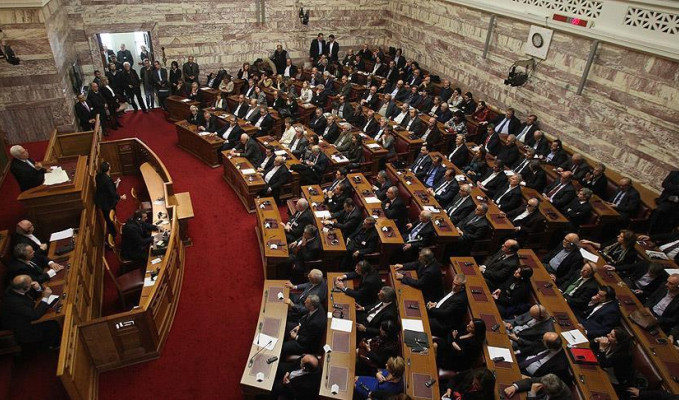 Çipras'ın kemer sıkma önlemleri mecliste kabul edildi
